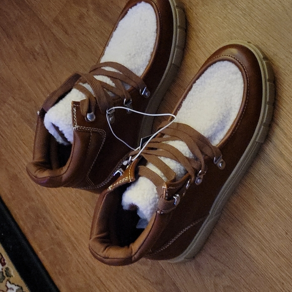 Universal Thread Kimber Boots Memory Foam Insole Lace up sherpa like trim 8 NEW… - Picture 1 of 9